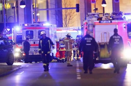 Camión atropella a varias personas en mercado navideño de Berlín