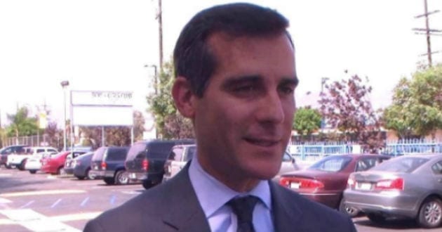 Anuncia Los Ángeles fondo de justicia para defensa de indocumentados