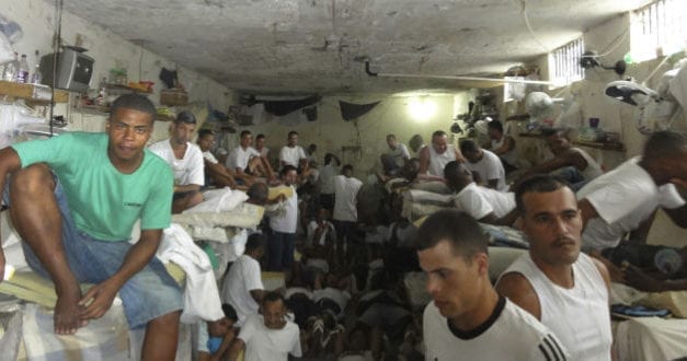 Al menos 10 muertos por riña en cárcel de Brasil