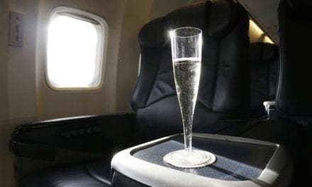 Cómo convertir un vuelo de clase turista a primera clase