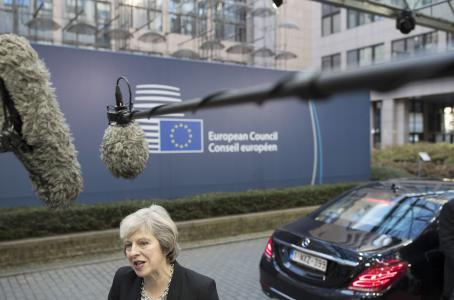 Reino Unido busca frenar migración de la Unión Europea
