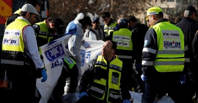 Embiste camión a peatones en Jerusalén; hay cuatro muertos