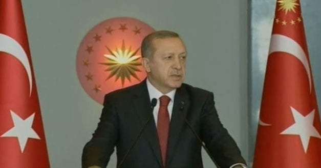 Parlamento turco aprueba ampliación de poderes de Erdogan