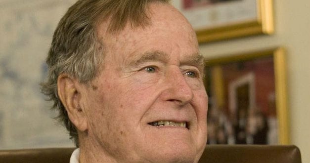 Expresidente George H. W. Bush es hospitalizado en Houston