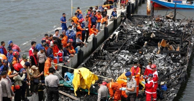 Incendio de un ferry en Indonesia deja 23 muertos