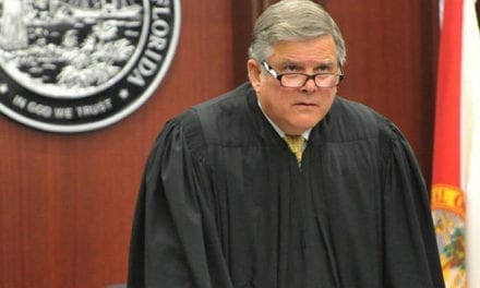 Juez de Florida renuncia tras comentarios racistas y sexistas