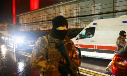 Video: Momento del ataque a un centro nocturno en Estambul