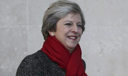 Promete ministra británica debate franco con Donald Trump