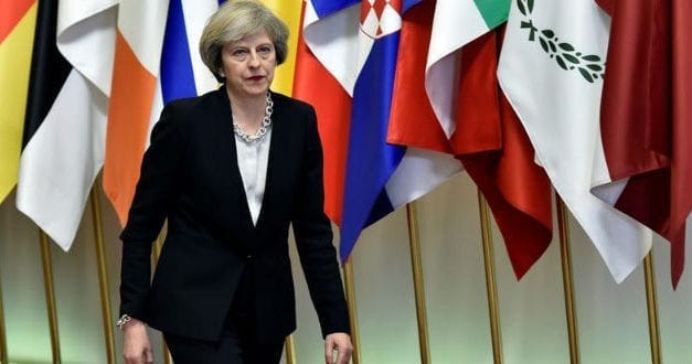 Primera ministra de Reino Unido fija postura sobre el Brexit