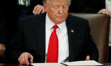 Trump firma decreto para construir muro fronterizo con México