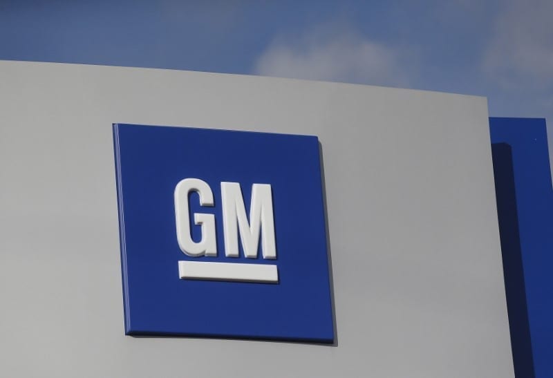 Ganancias trimestrales de GM caen por pérdidas cambiarias