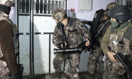 Turquía detiene a 445 en operación contra Estado Islámico