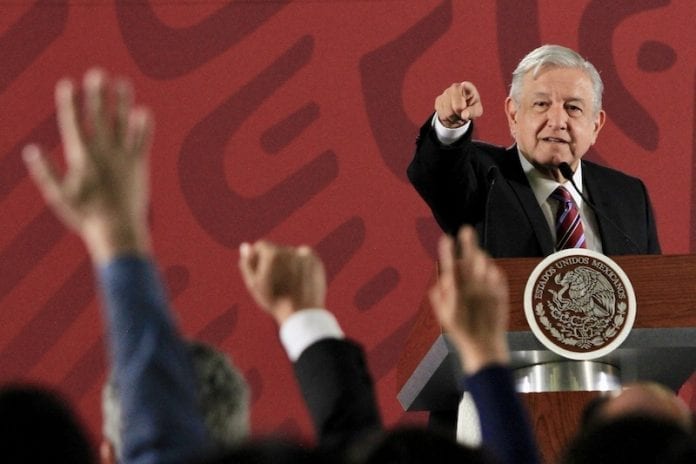 Plantea López Obrador encuesta para elegir nuevo dirigente de Morena