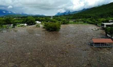 Cierran carretera Monterrey-Nuevo Laredo por inundaciones