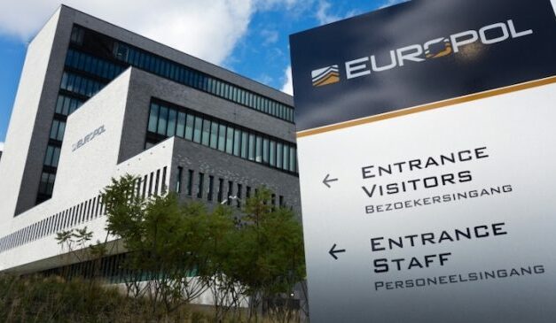 Europol desmantela red de tráfico de menores migrantes