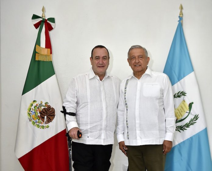 López Obrador se reúne con presidente electo de Guatemala