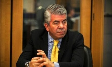 Nueva renuncia en el PRD; ahora se va Raúl Flores