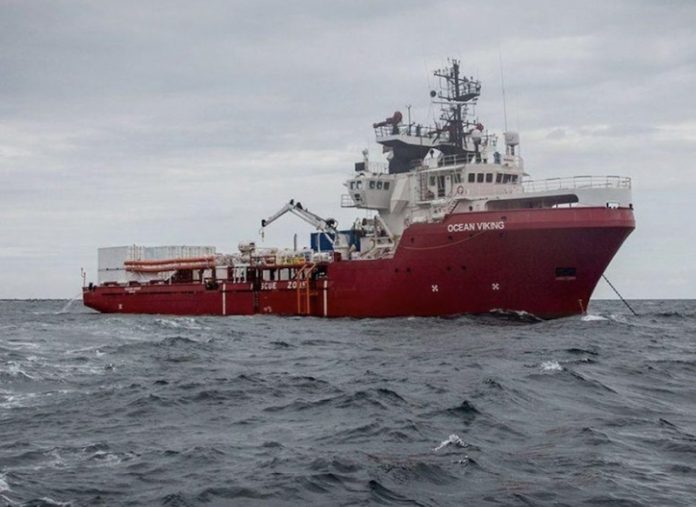 Ocean Viking desembarca a 82 migrantes en Lampedusa