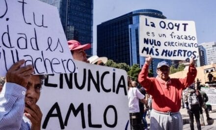 Opositores de AMLO critican en marcha resultados de Informe de Gobierno