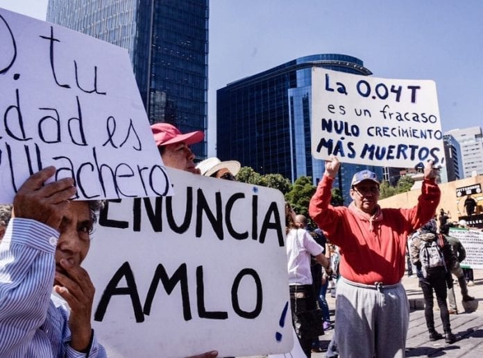 Opositores de AMLO critican en marcha resultados de Informe de Gobierno