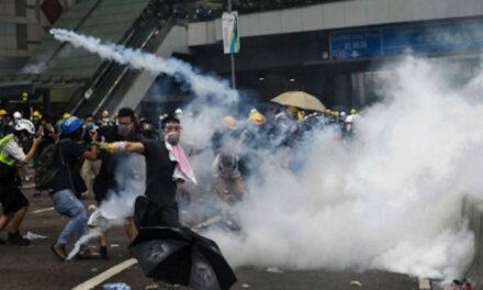 Denuncian uso excesivo de fuerza contra manifestantes en Hong Kong