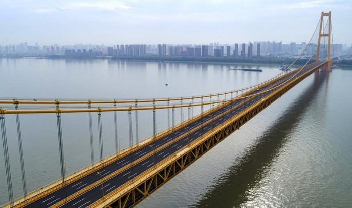 China abre puente colgante más largo del mundo