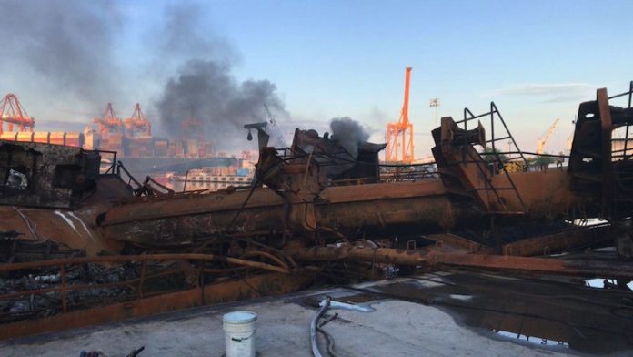Continúa Profepa trabajos de inspección a barco atunero incendiado