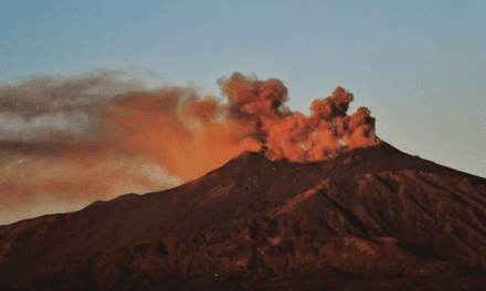 Entra en erupción volcán Etna, el más grande de Europa