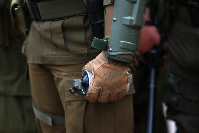 Dispersan con gas a manifestantes cerca de La Moneda