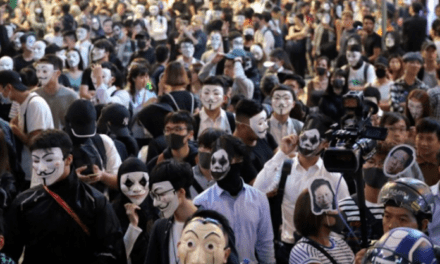 Máscaras de Halloween durante protestas en Hong Kong