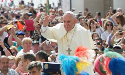 Papa insta al diálogo para superar violencia en Chile