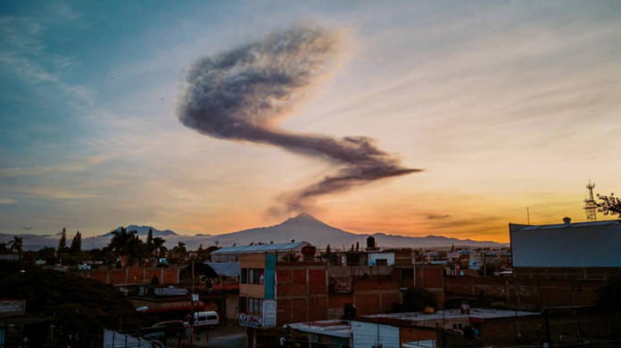 Cae ceniza en municipios de Morelos tras explosiones del Popocatépetl