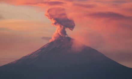 Popocatépetl registra 183 exhalaciones y tres explosiones