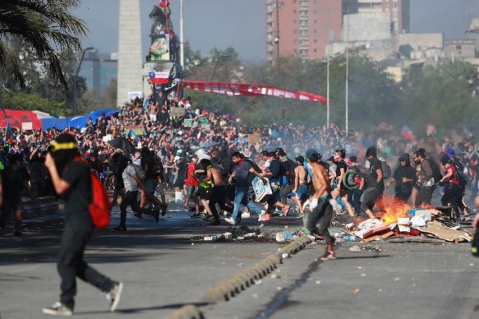 Se eleva a 19 cifra de muertos por violencia en Chile