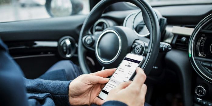 Taxis por app ya pagan impuestos, dice titular de Hacienda