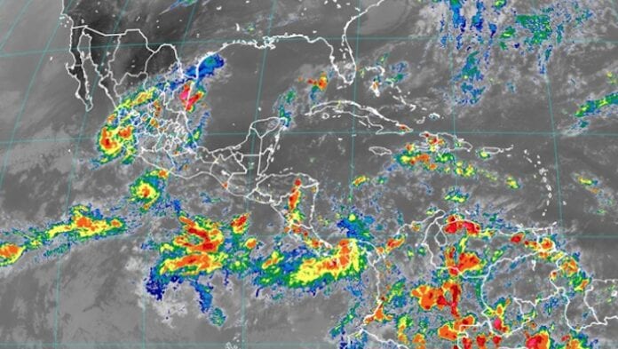 Tormenta tropical “Priscilla” obliga a suspender clases en Colima