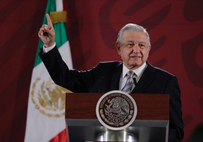 AMLO quiere poner placa Monumento a la corrupción a la Estela de Luz