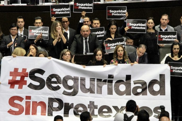 PAN y Morena se enfrentan en comparecencia de Durazo