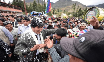 Grupos afines a Evo Morales cierran represa