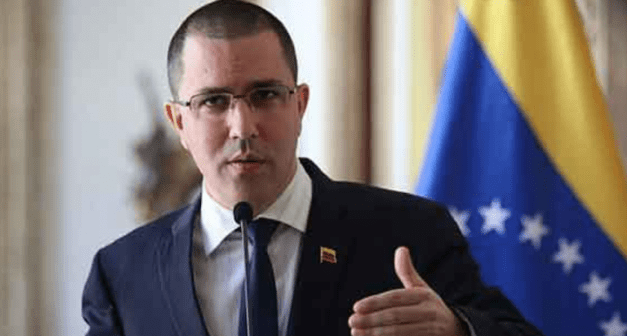 Arreaza denuncia invasión de embajada venezolana en Brasilia