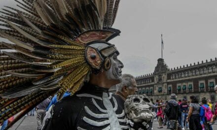 Lluvia acompaña el Mega Desfile de Día de Muertos de Reforma al Zócalo