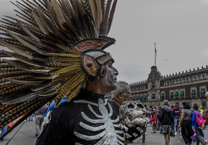 Lluvia acompaña el Mega Desfile de Día de Muertos de Reforma al Zócalo