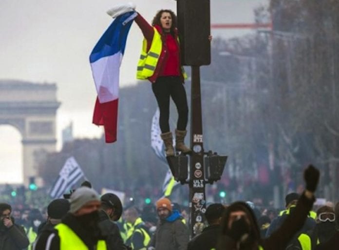 Los «Chalecos amarillos» celebran su primer aniversario en toda Francia
