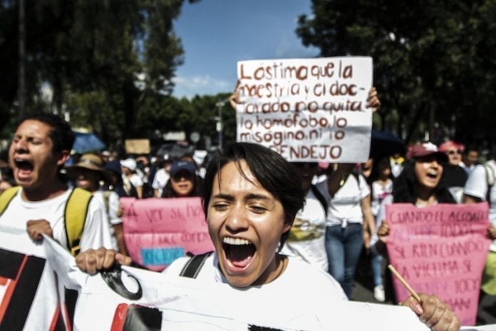 Estudiantes de la UNAM protestan contra el acoso