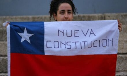 Piñera abre debate para nueva constitución; chilenos plantean reservas