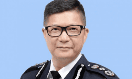 Policía de Hong Kong insta a los estudiantes a salir de la Universidad