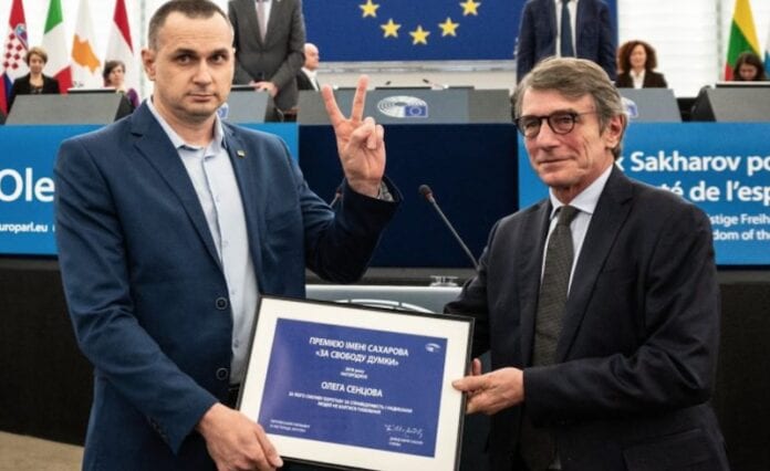 Cineasta ucraniano Oleg Sentsov recibe Premio Sájarov
