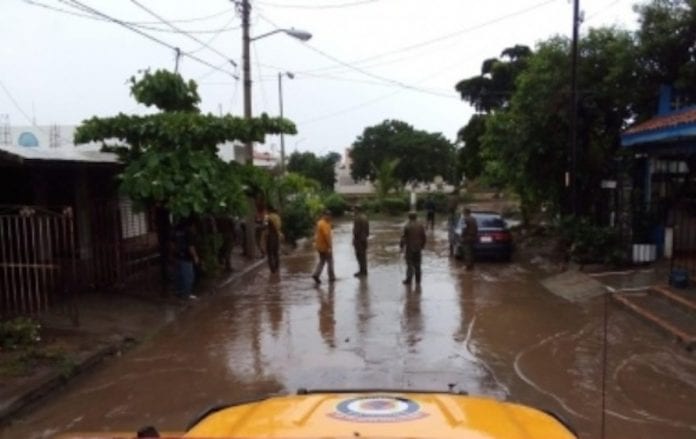 Supervisan zonas afectadas por lluvias en Mazatlán