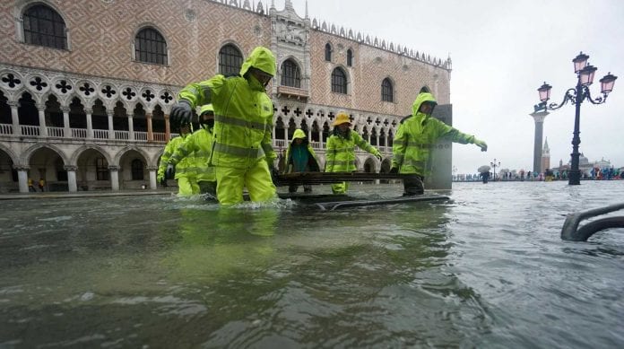 Venecia se prepara para nueva inundación de 160 centímetros