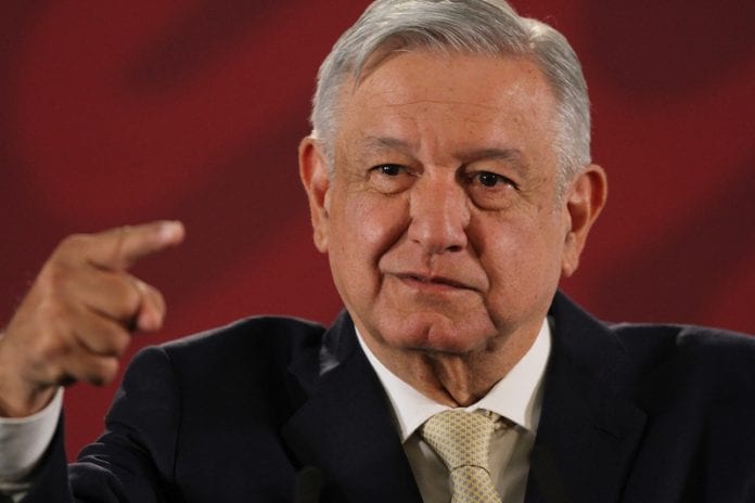 Confiar en el pueblo, pide AMLO ante marcha de opositores